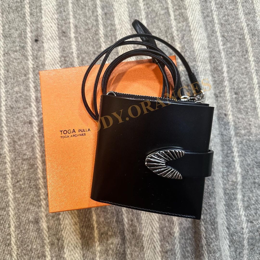 Toga Pulla Leather Shoulder Wallet - MOODY ORANGES