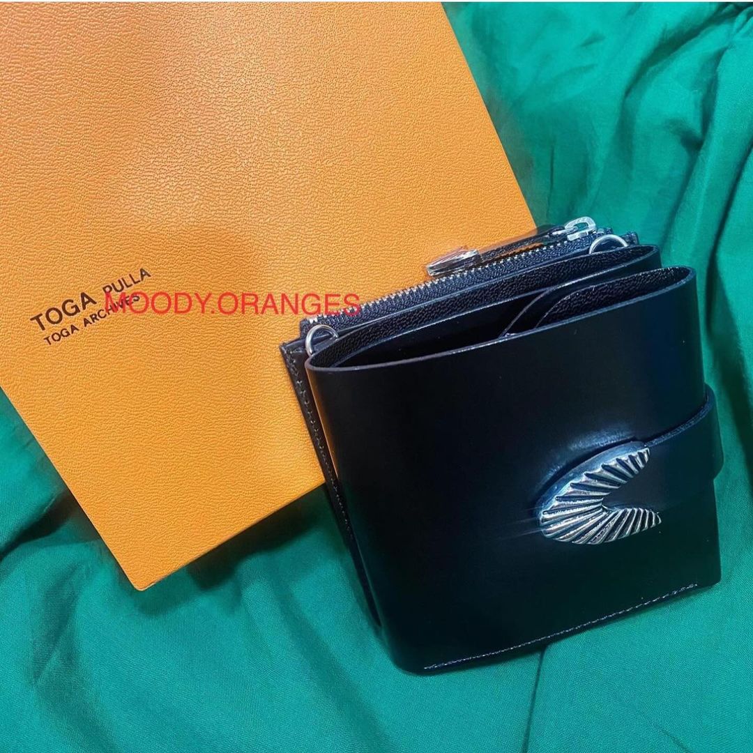 Toga Pulla Leather Shoulder Wallet - MOODY ORANGES