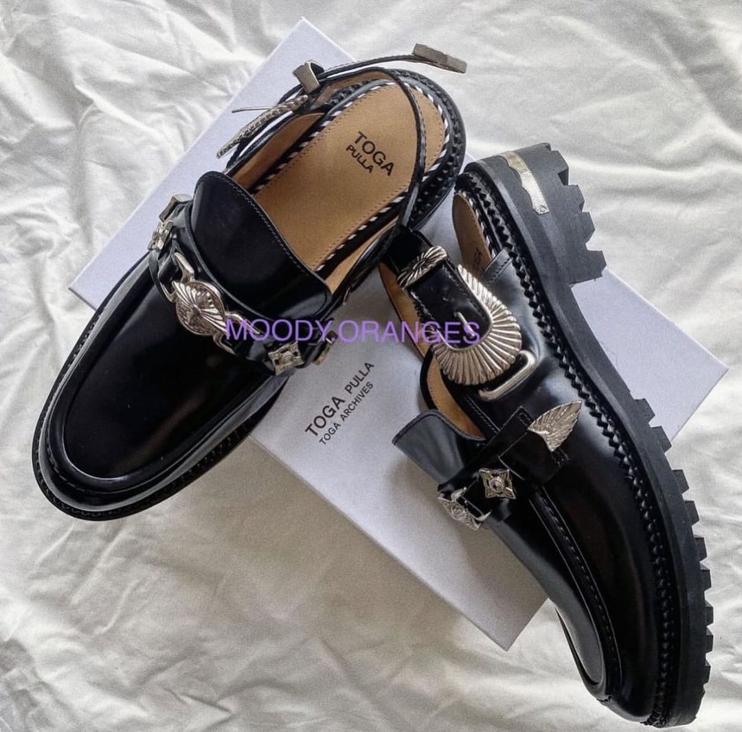 Toga Pulla U-Buckle Shoes - MOODY ORANGES