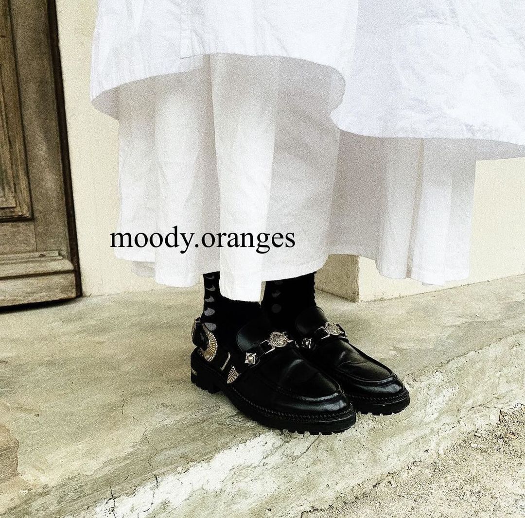 Toga Pulla U-Buckle Shoes - MOODY ORANGES
