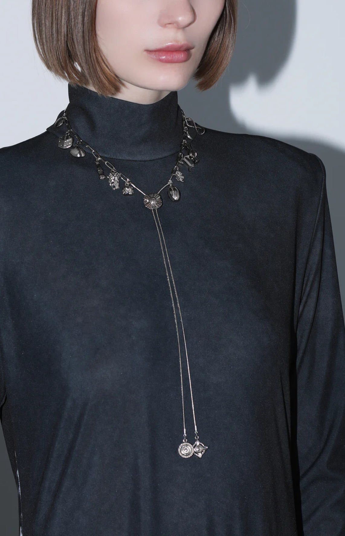 TOGA TOO Metal Motif Loop Tie - MOODY ORANGES