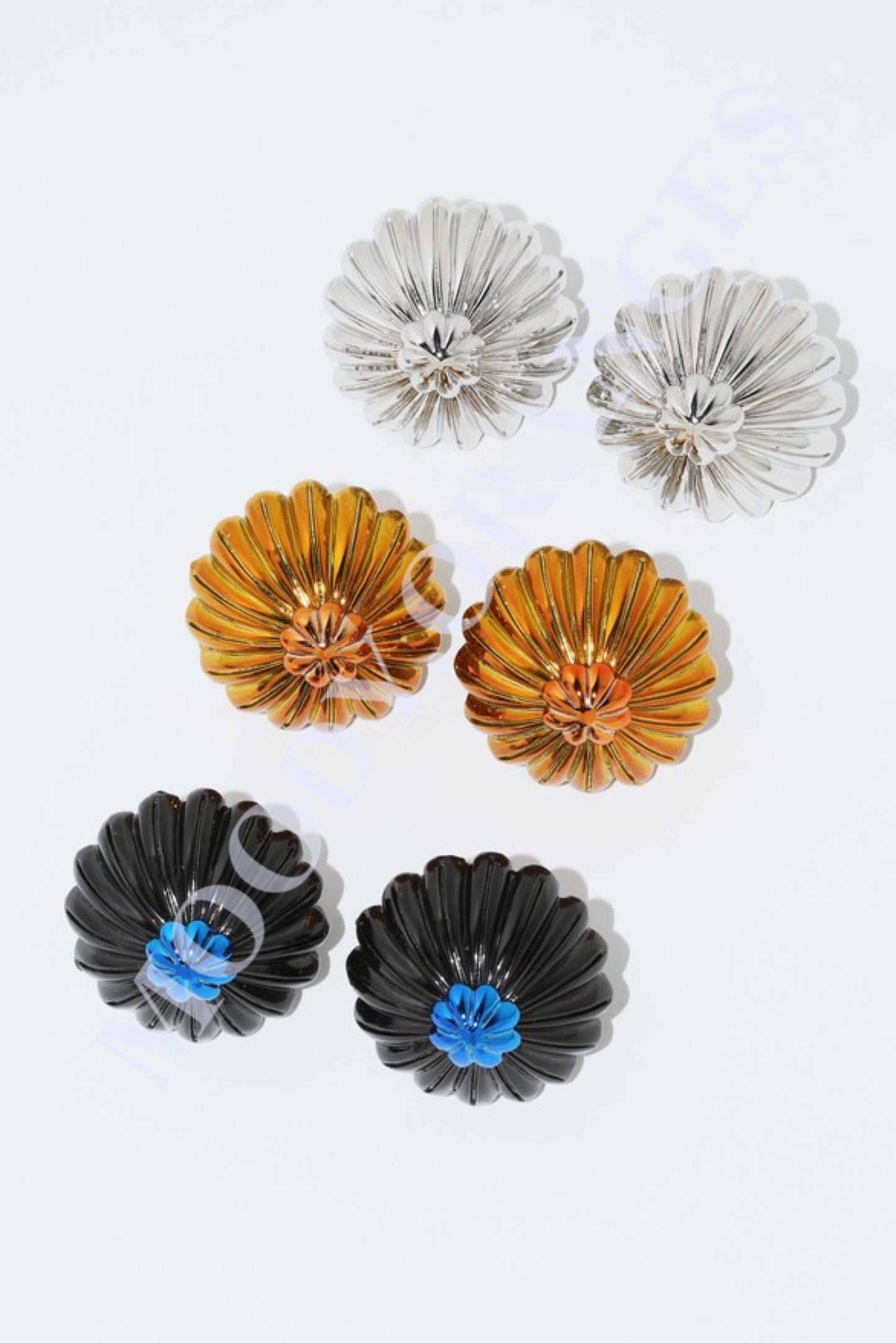 TOGA TOO Big Floral Earcuff