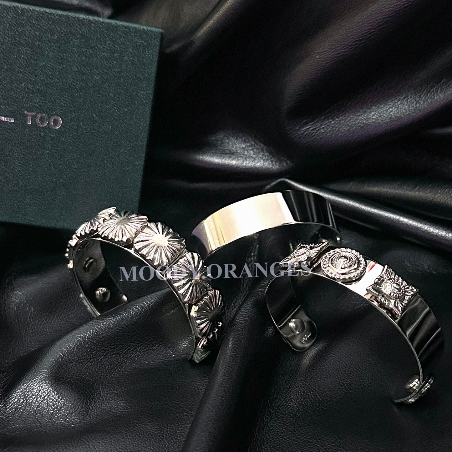 TOGA TOO Metal Bangle Set