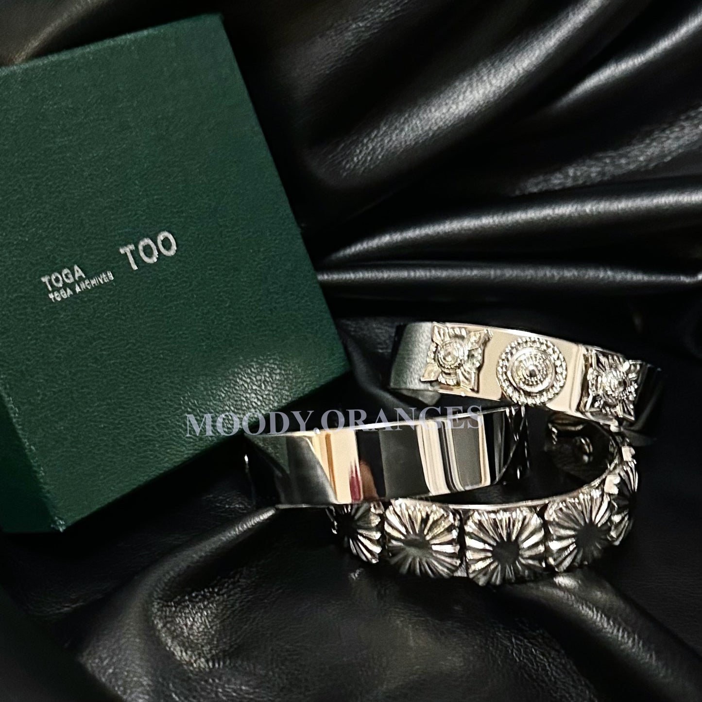 TOGA TOO Metal Bangle Set