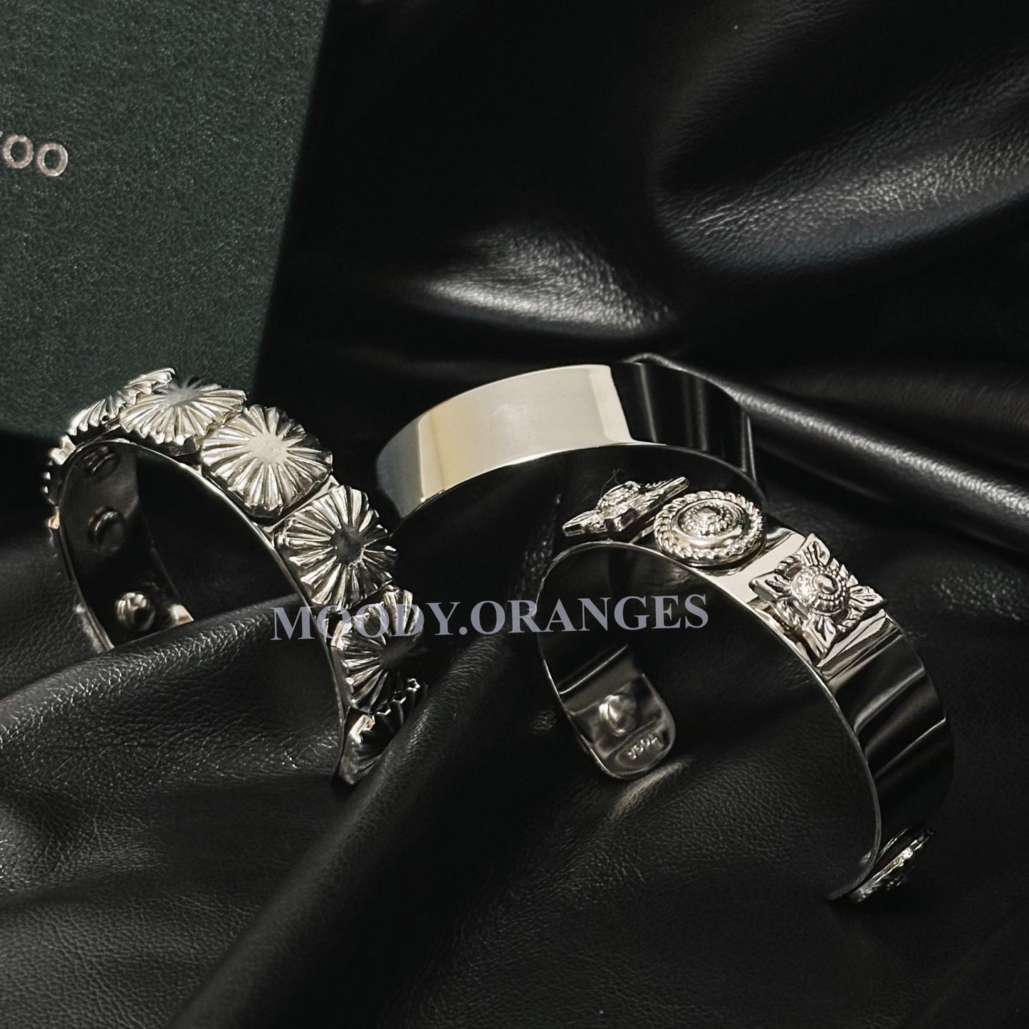 TOGA TOO Metal Bangle Set