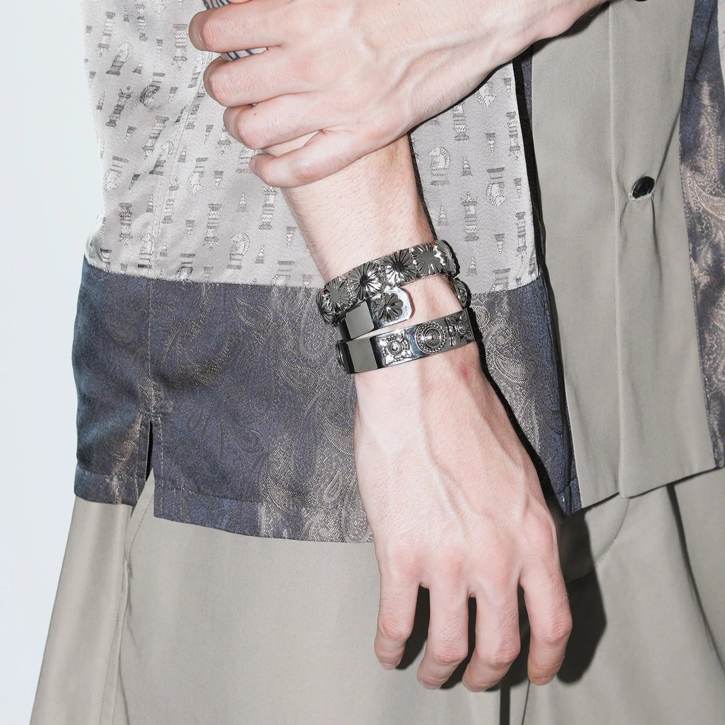 TOGA TOO Metal Bangle Set
