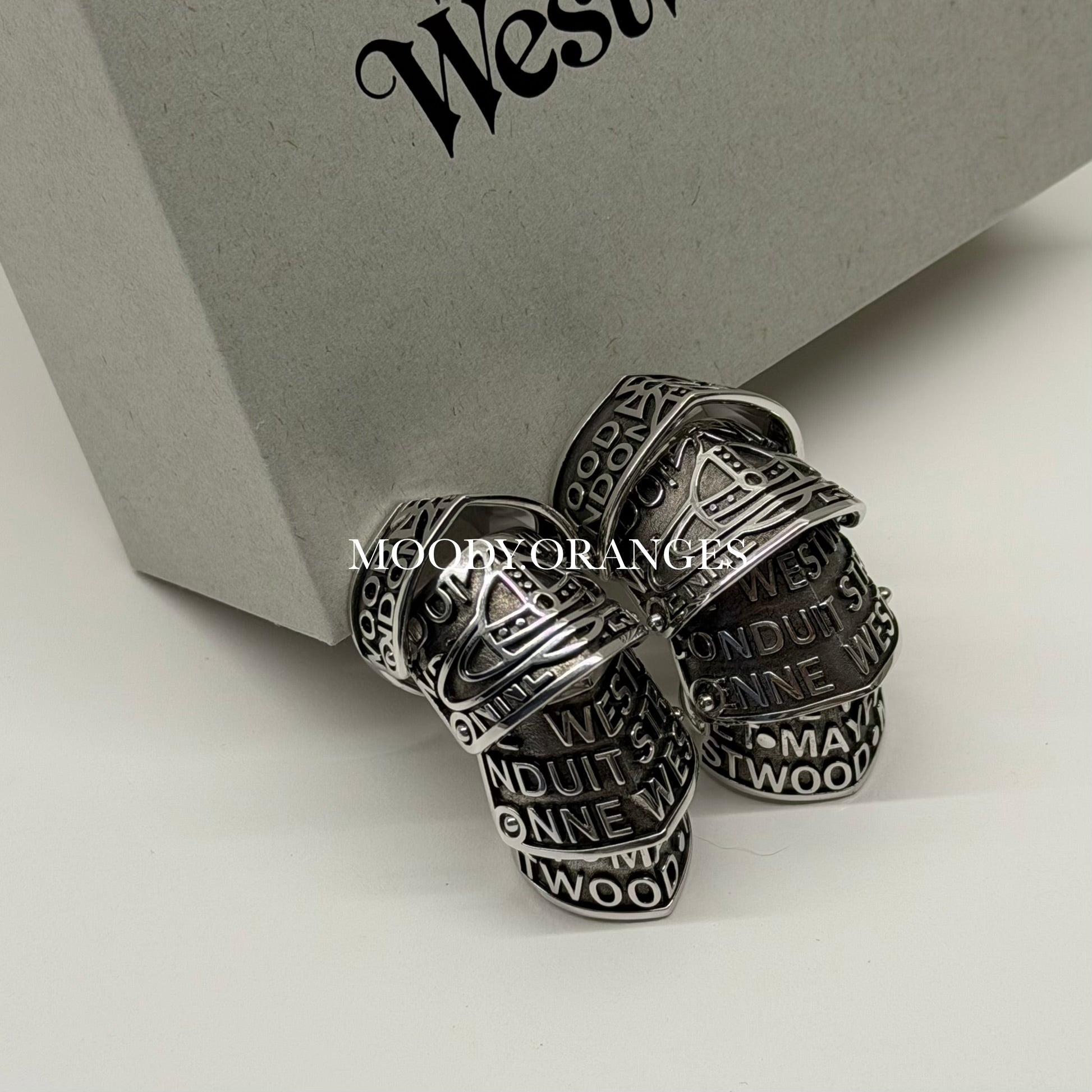 Vivienne Westwood Josephus Armour Ring - MOODY ORANGES