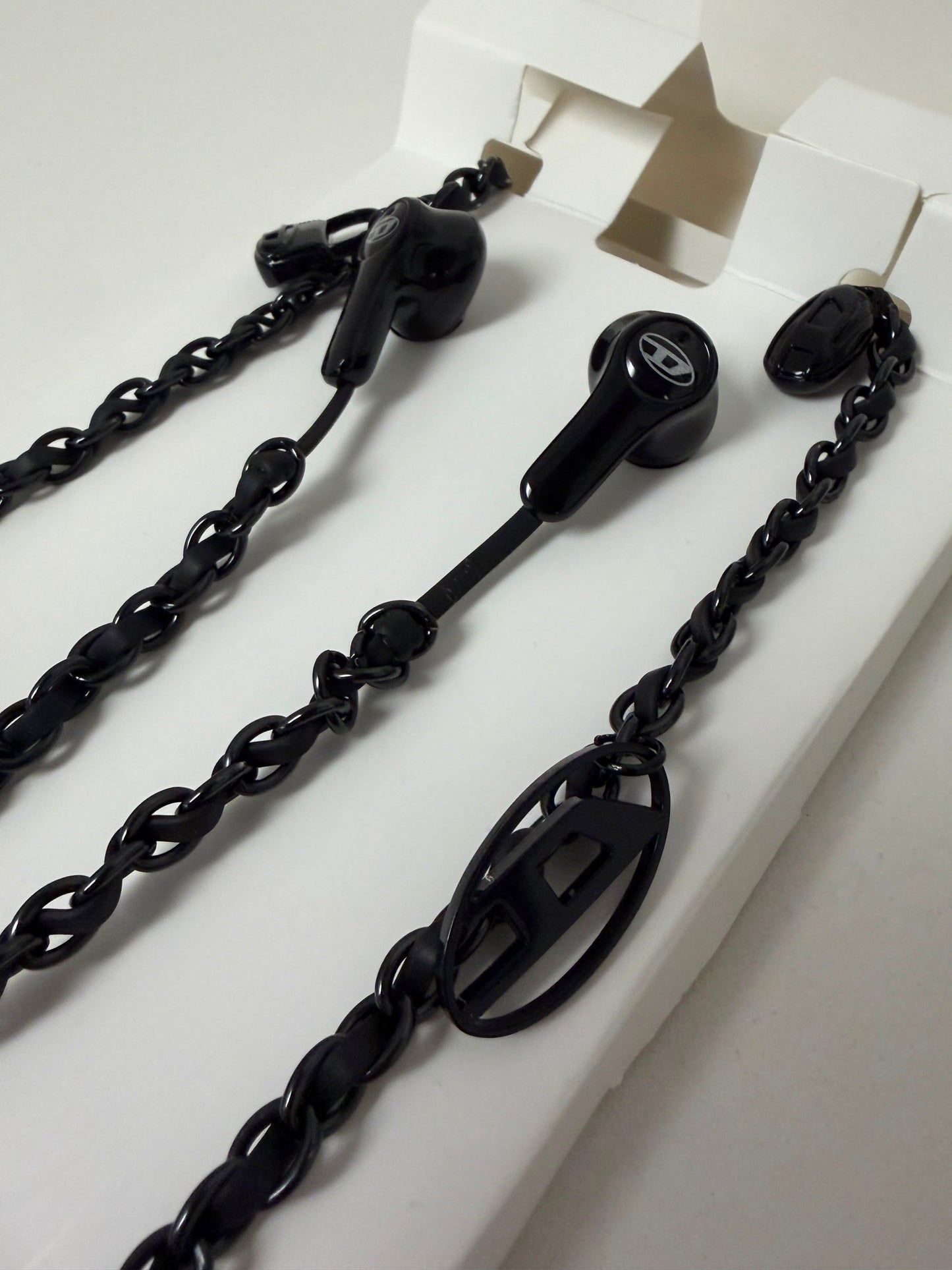 (9月限時預售價)￼ Diesel Wired Earbuds And Charms