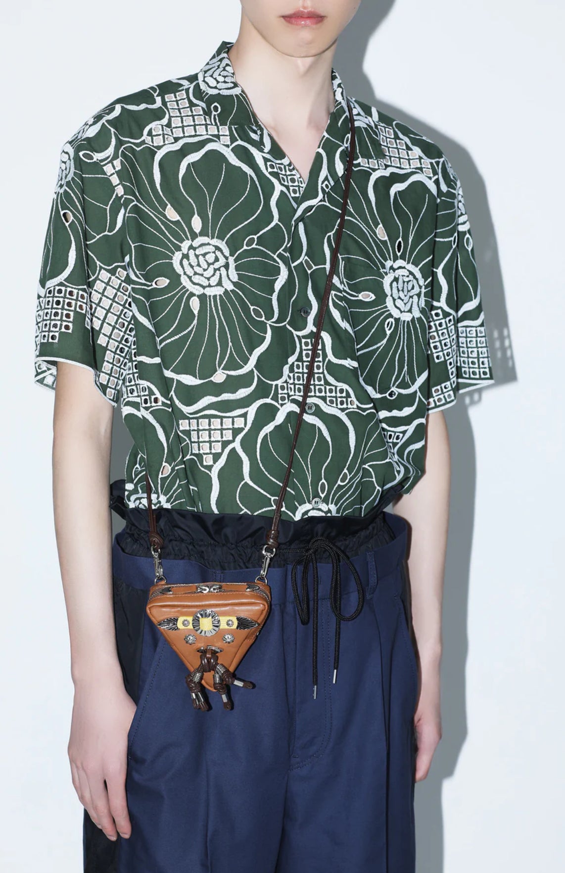 TOGA TOO Triangle Shoulder Pouch