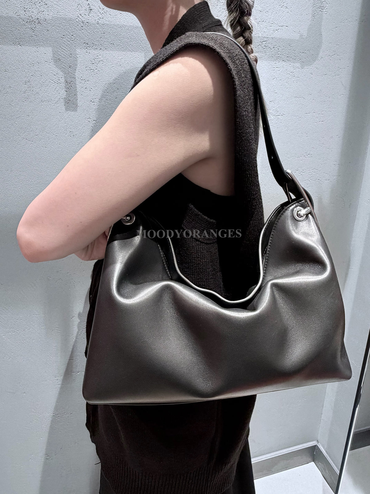 Diesel D-Line-Leather Hobo Bag - MOODY ORANGES