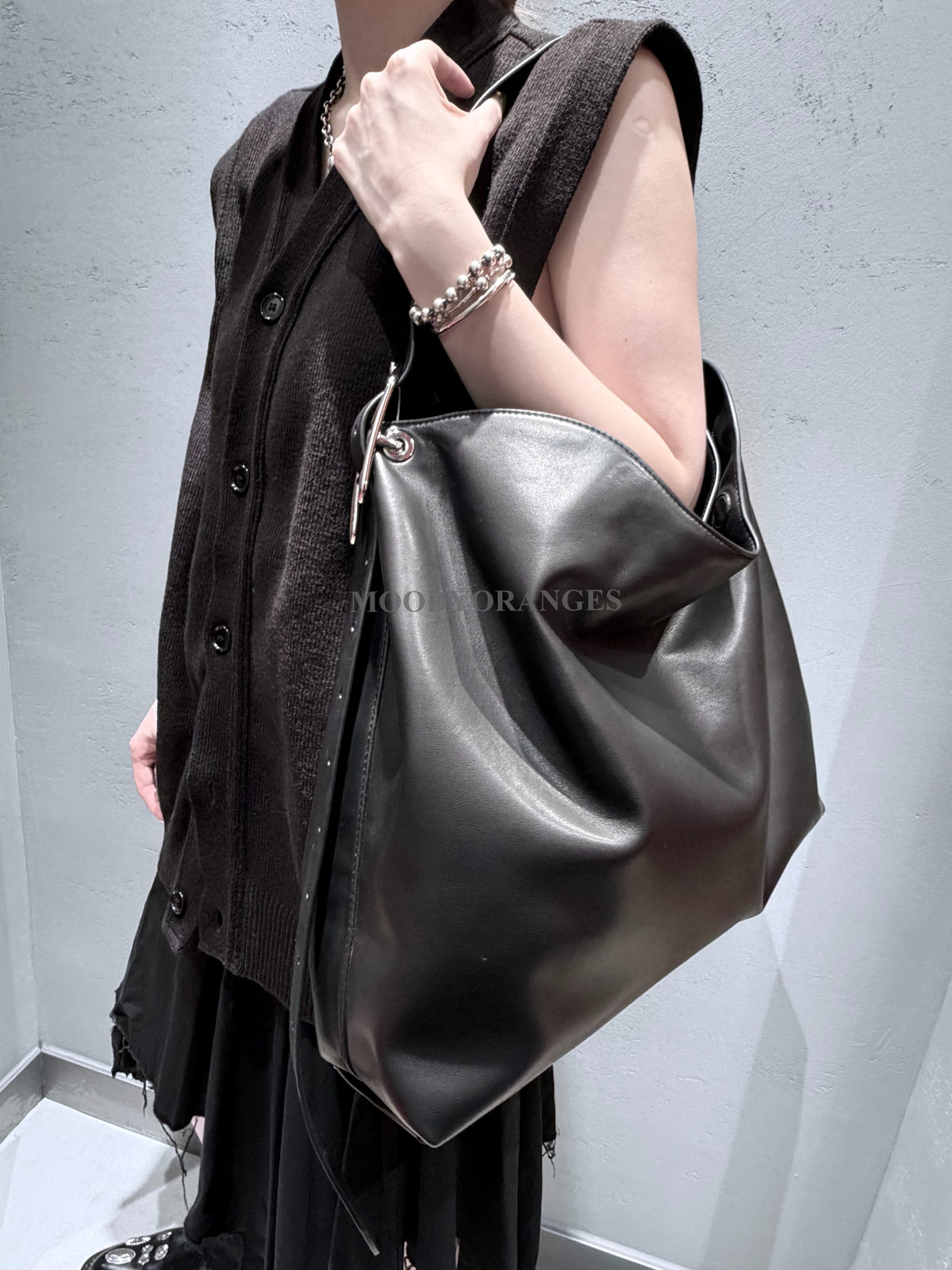 Diesel D-Line-Leather Hobo Bag - MOODY ORANGES