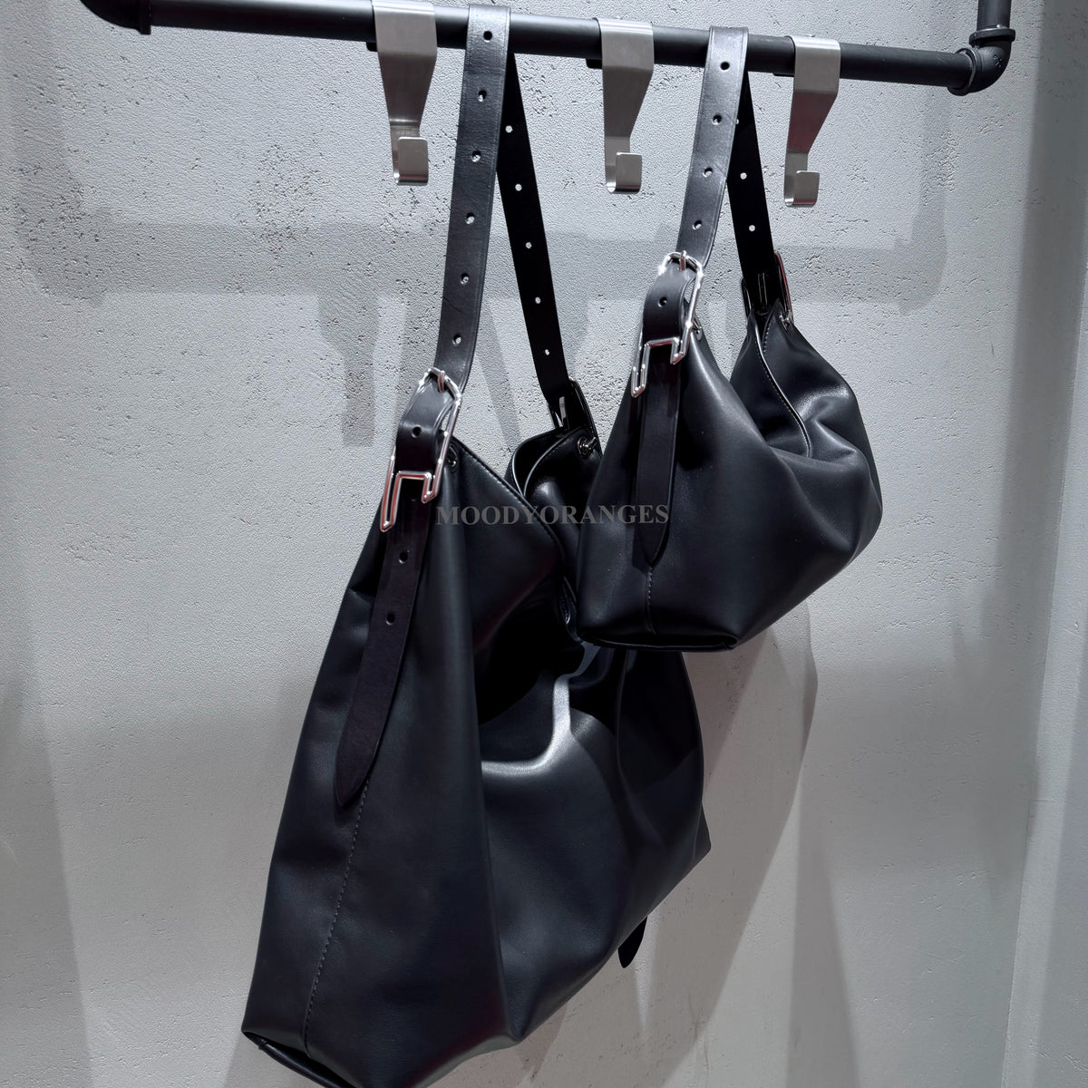 Diesel D-Line-Leather Hobo Bag - MOODY ORANGES