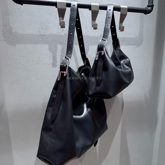 Diesel D-Line-Leather Hobo Bag - MOODY ORANGES