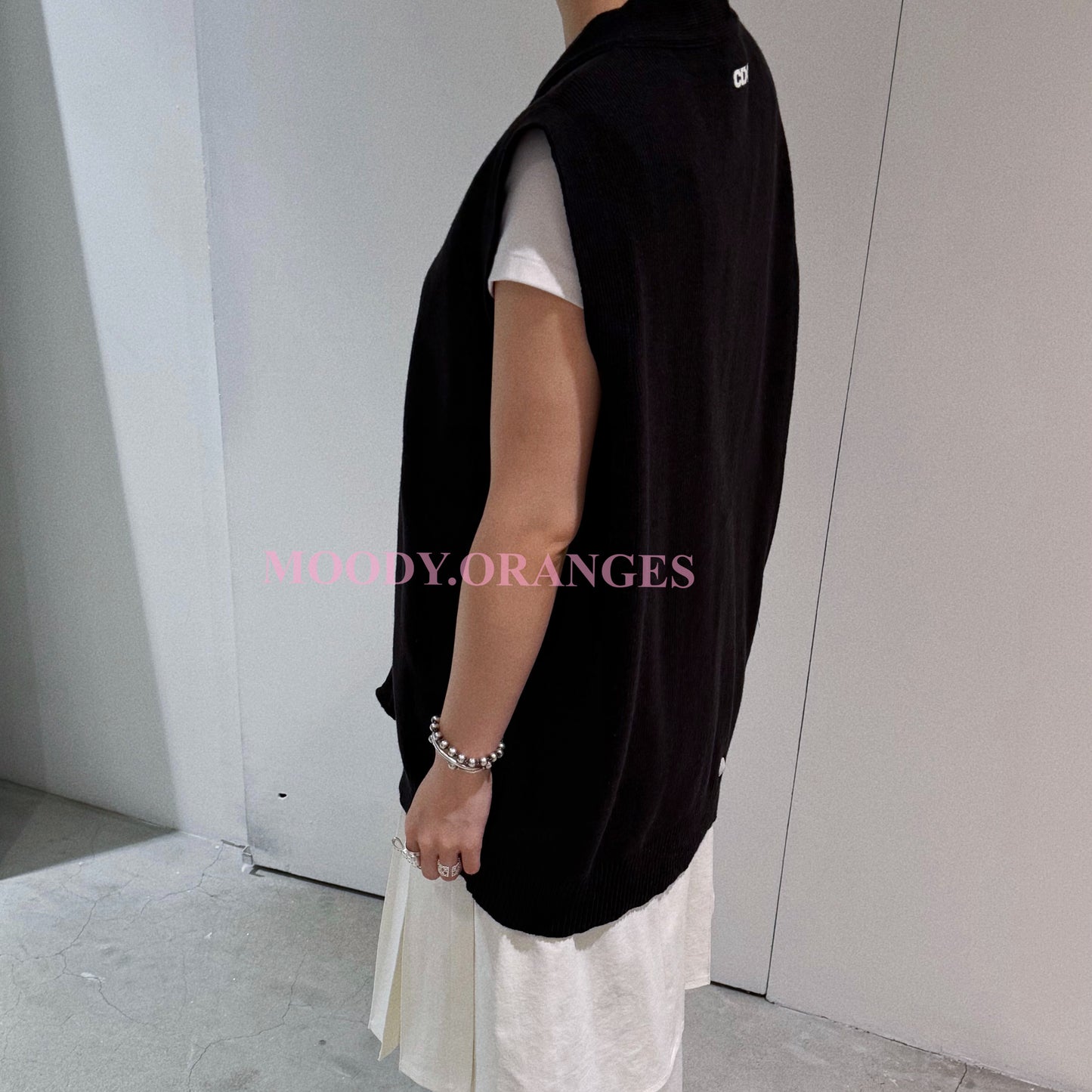 OVERSIZED CARDIGAN VEST - MOODY ORANGES