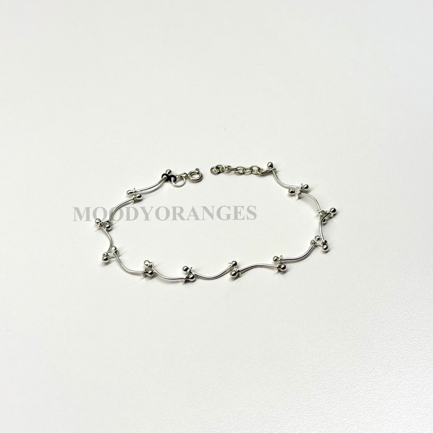 925 Silver - Curved Ball Bracelet - MOODY ORANGES