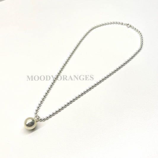 925 Silver - Ball-Chained Necklace with Silver Ball Pendant - MOODY ORANGES