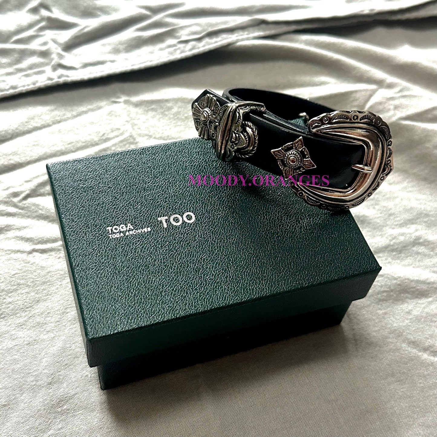 TOGA TOO Motif Leather Bangle